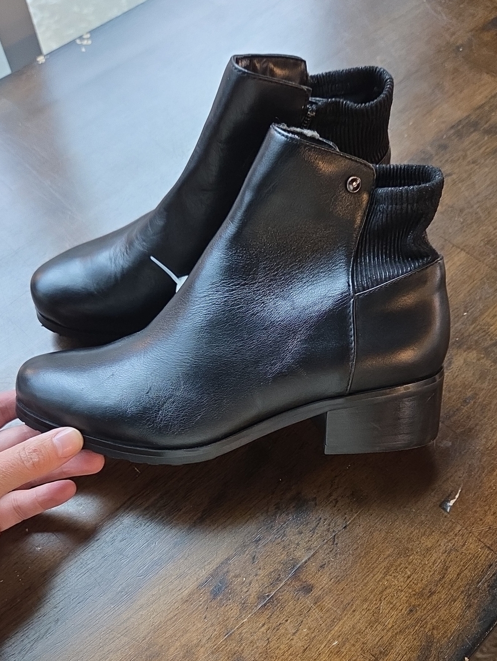 Blondo Size 6.5 Classic Black Leather Ankle Waterproof Lined Bootie NEW